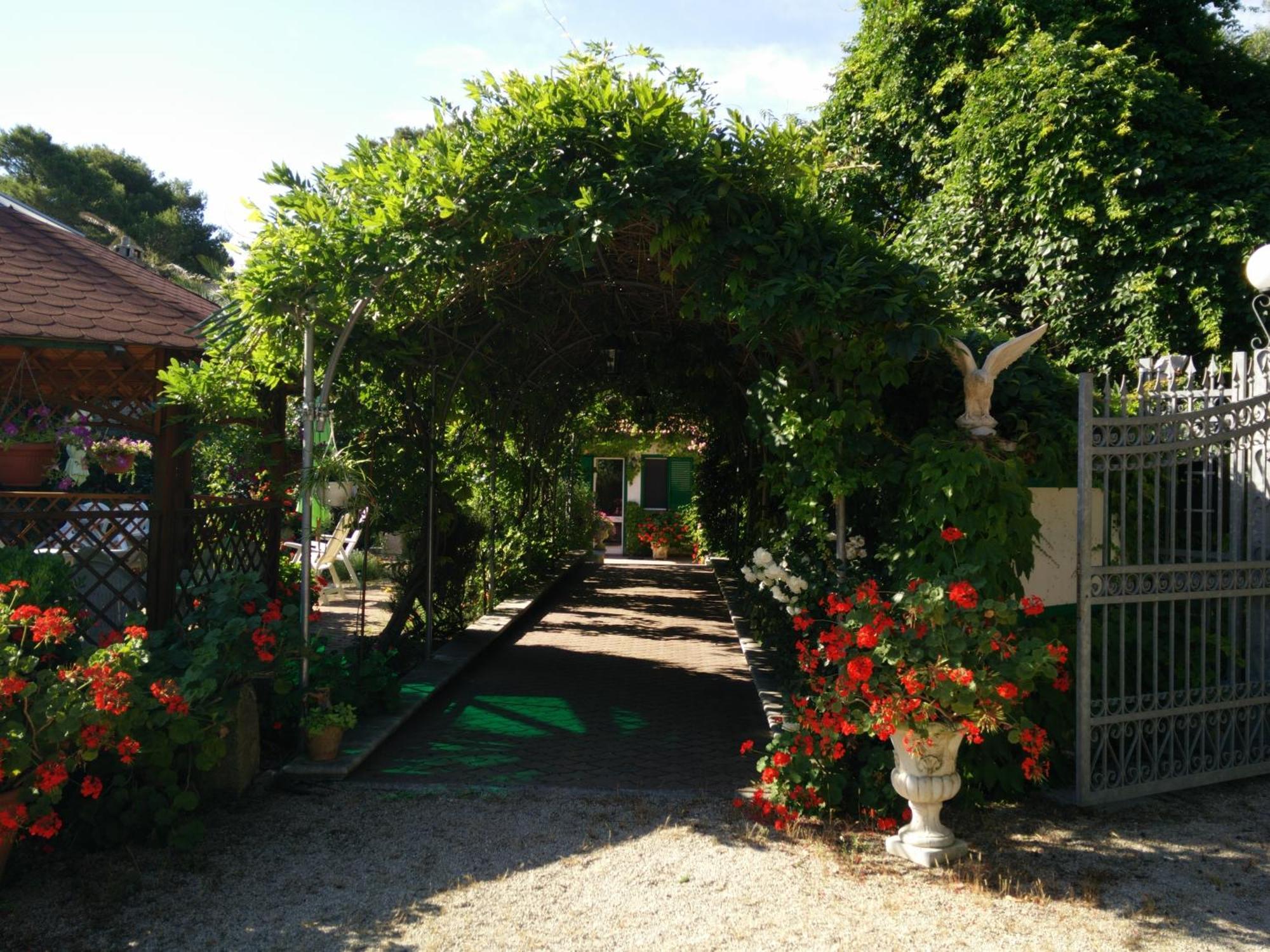 Residenza Villa I Nidi Santa Caterina  Luaran gambar